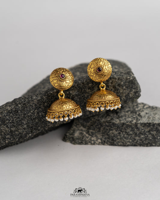 For Timeless Elegance in Jhumkas!!

92.5 pure silver gold micron-plated jhumkas.