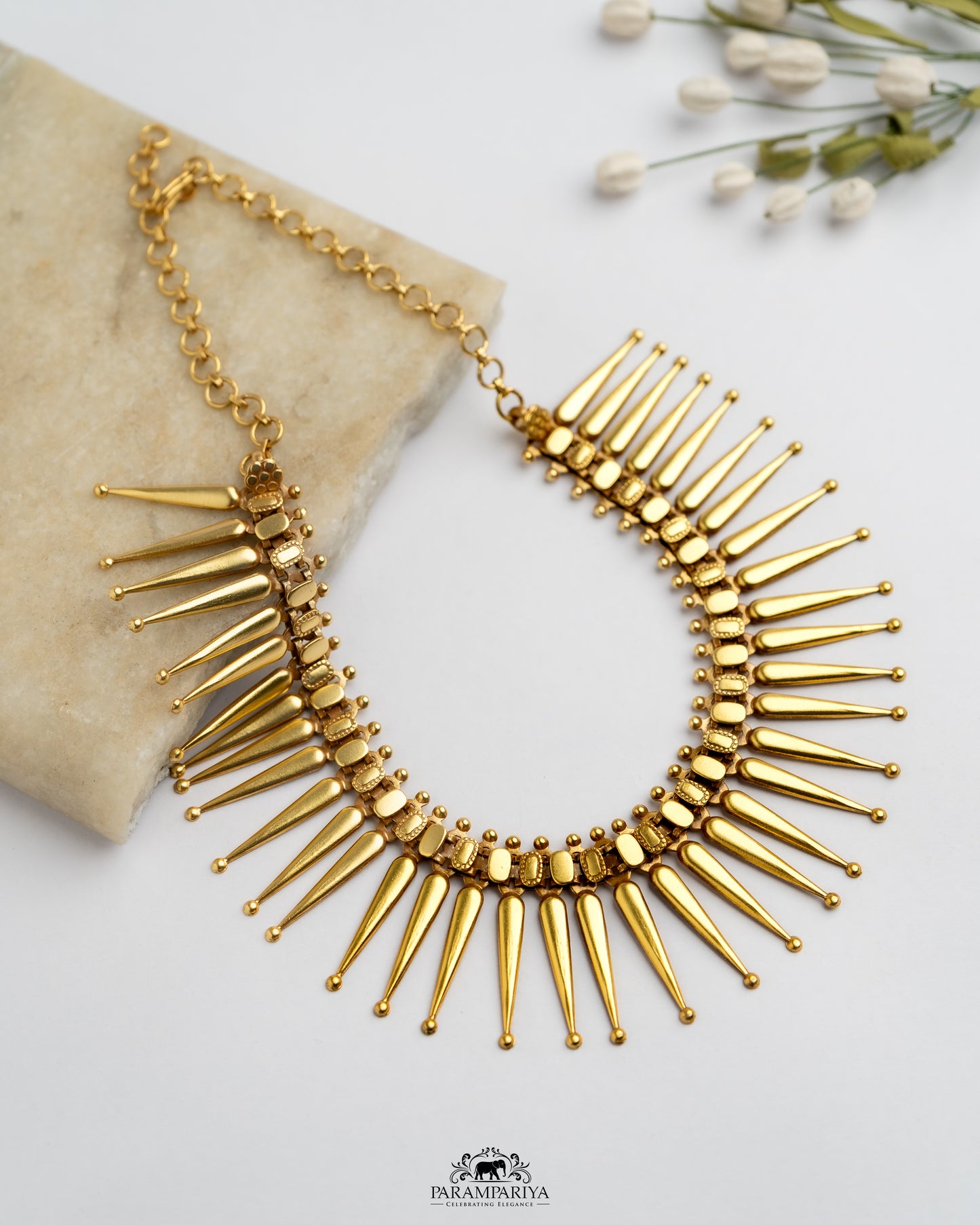 Winter Edit!!

92.5 pure silver gold micron plated spike necklace.