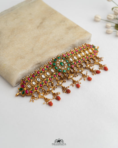 Kundan Charm!!

92.5 pure silver kundan choker.