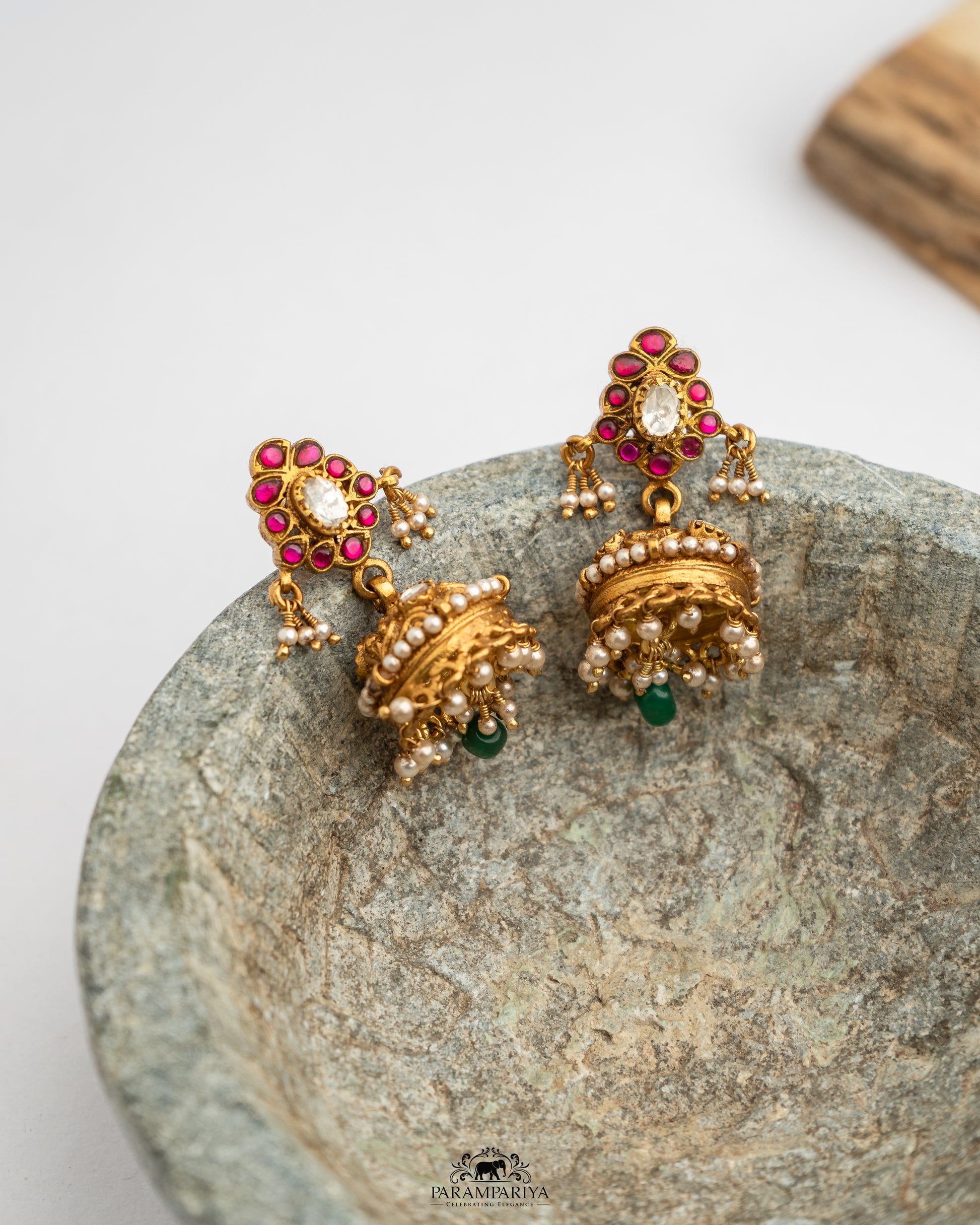 For the Timeless Love of Jhumkas!!

Explore 92.5 pure silver kundan temple jhumkas.