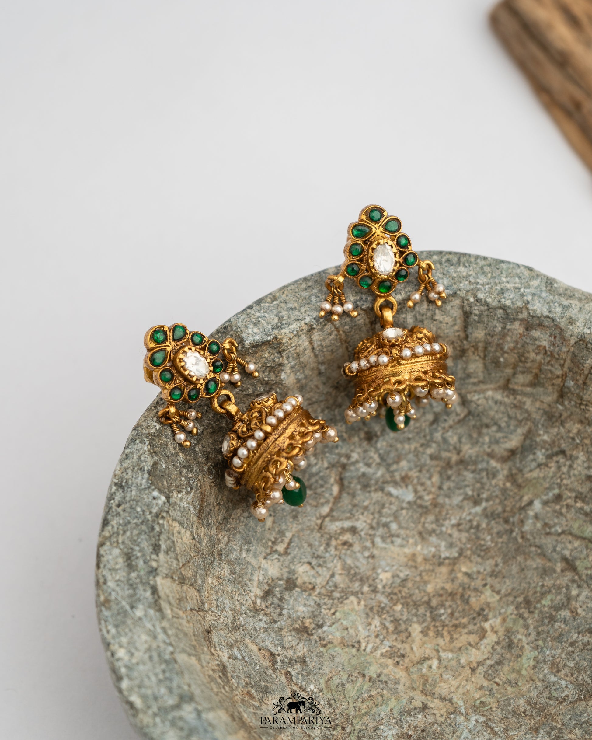 For the Timeless Love of Jhumkas!!

Explore 92.5 pure silver kundan temple jhumkas.