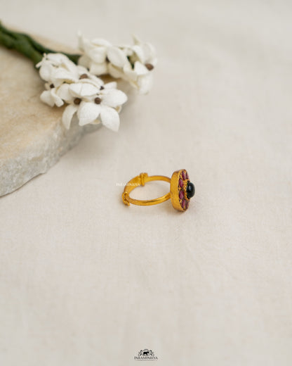 Vedya Finger Ring