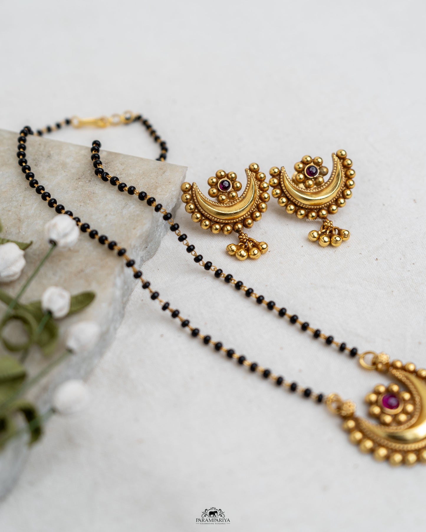 Amvi Necklace Set