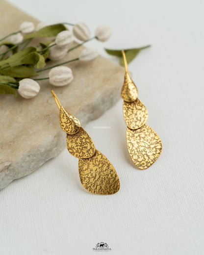 Chic &amp; Charm!!

pure silver micron gold plated hook earrings for a dashing look.