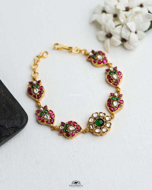 Kundan Elegance!!

pure silver gold micron plated kundan bracelets.